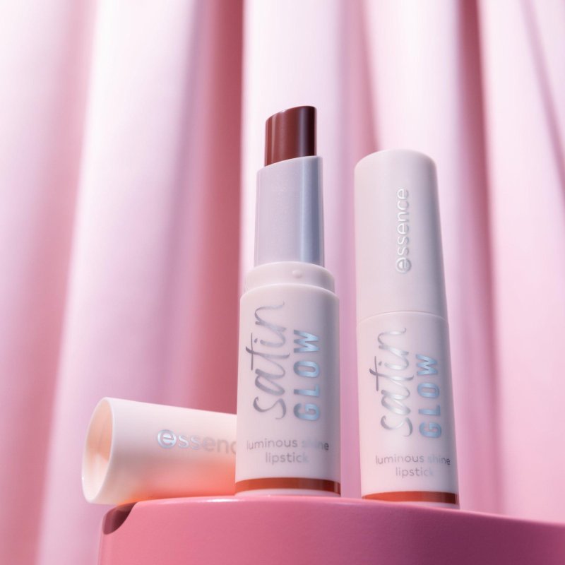 Essence Satin Glow 3,5 g 02 Blushin It Brillant