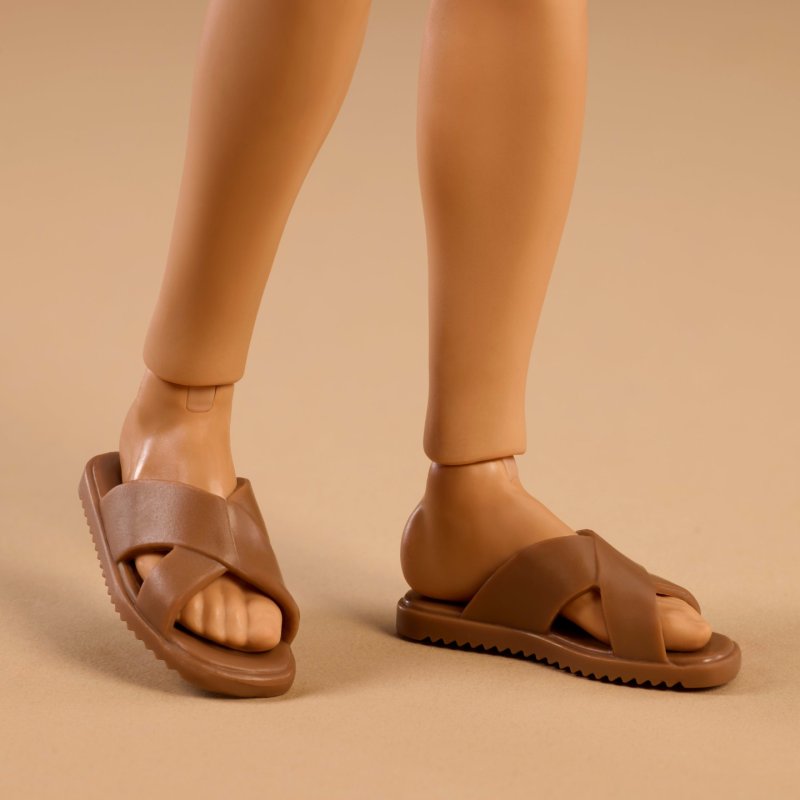 Barbie Signature JJX29 doll