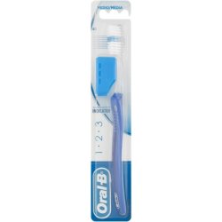 Oralb Toothbrush 40 Indicator Medium With Cover