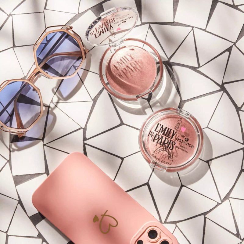 Essence Emily in Paris Illuminating Blush