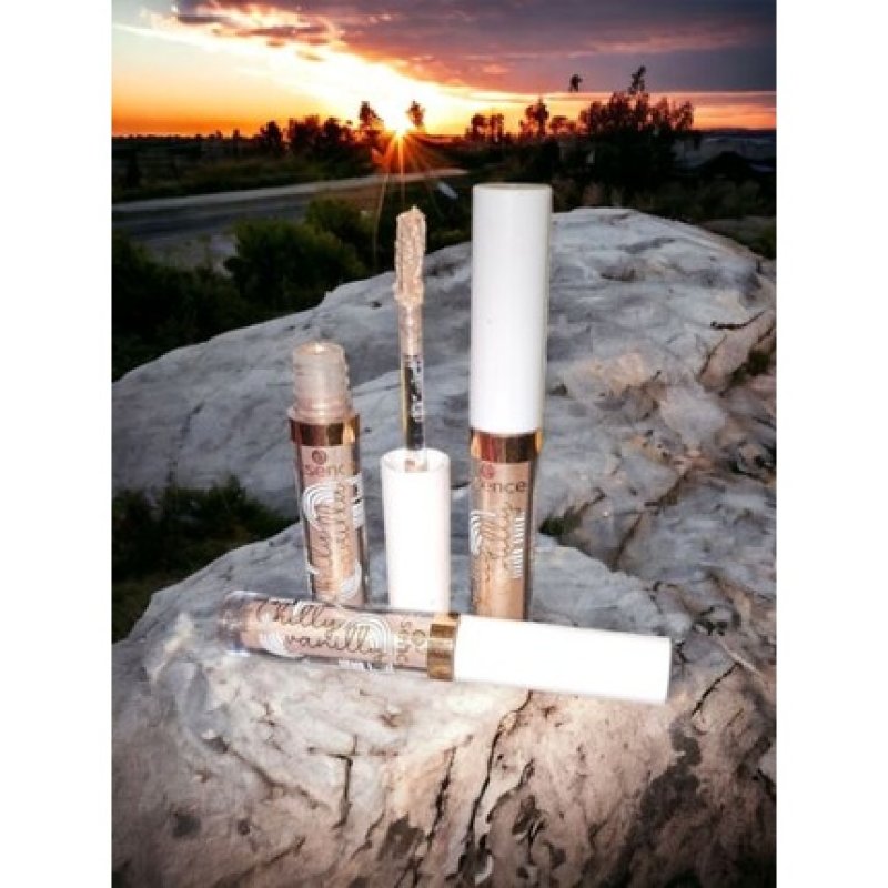 Essence Chilly Vanilly Liquid Eyeshadow 01 Not So Basic Vanilla Glimmer Shine