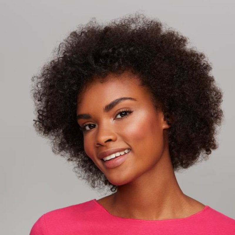 Essence The Highlighter Sunshowers Gold Radiant and Shiny Vegan 9g