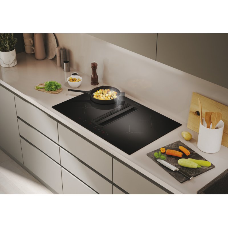 PLAQUE INDUCTION AVEC HOTTE INTEGREE 80 CM 4 FOYERS CLASSE A NOIR *