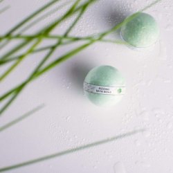 Kanu Nature Hand Formed Fizzing Bath Bomb with Lemongrass Scent 160g