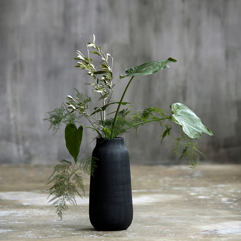House Doctor Groove vase Round-shaped vase Clay Black
