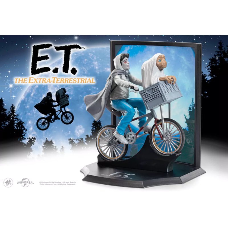 E.T. Statuette Toyllectible Treasure E.T. and Elliott Over the Moon 13 cm