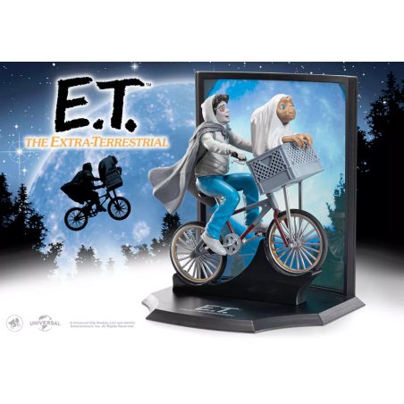E.T. Statuette Toyllectible Treasure E.T. and Elliott Over the Moon 13 cm