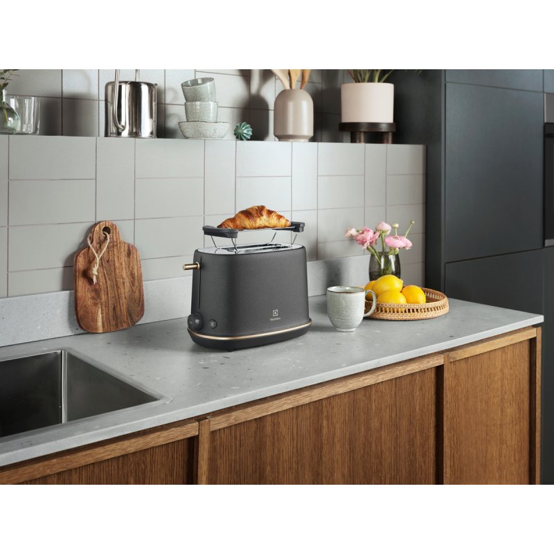Electrolux E7T1-6BP 2 part(s) 980 W Noir