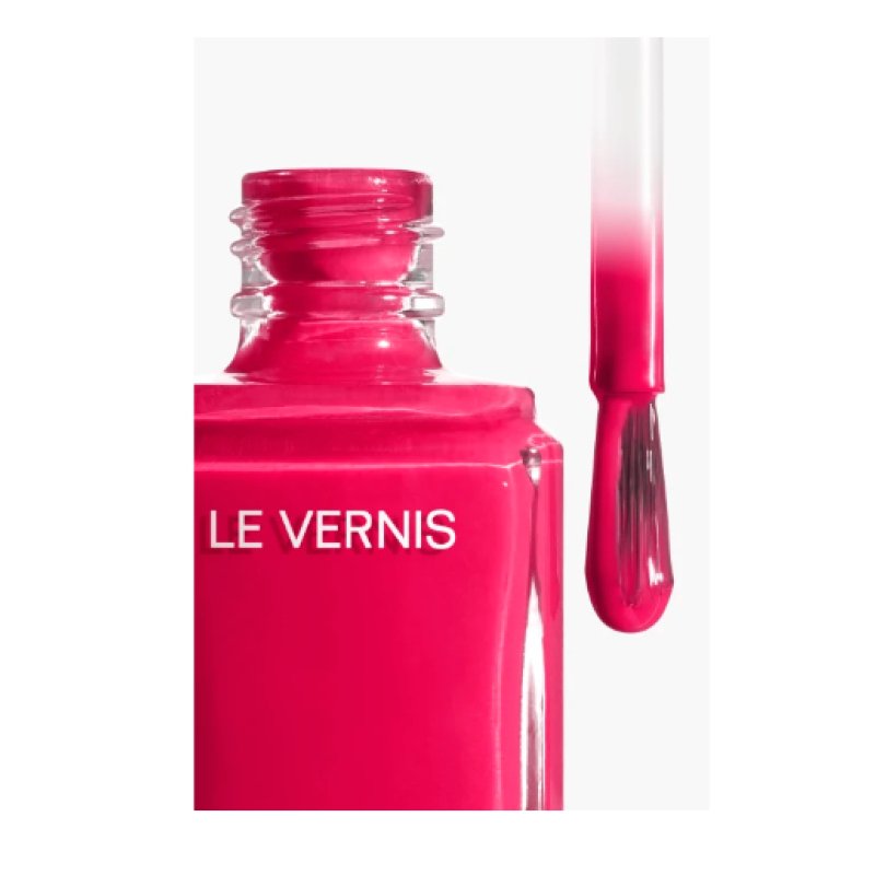 Chanel Le Vernis Nail Colour 425 Elegant Nail Polish