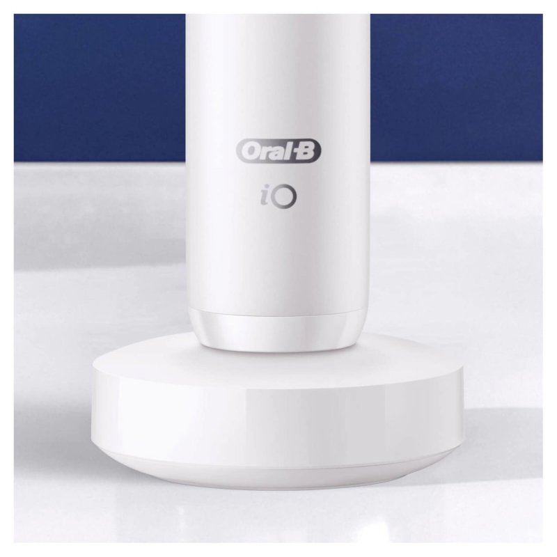 Oral-B iO7 Electric Toothbrush with Magnetic Technology and 5 Modes - White