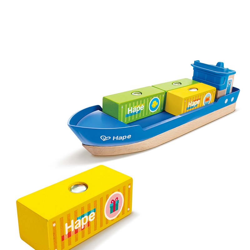 Bateau cargo et grue