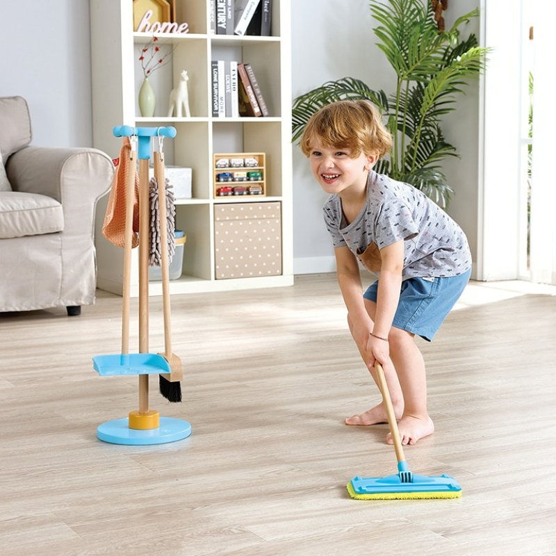 Support pour balais et set de nettoyage