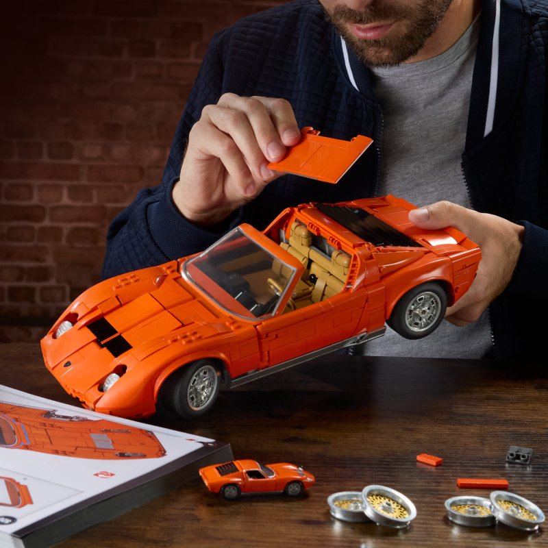 Mattel Brick Shop Hot Wheels ’71 Lamborghini Miura P400 SV Building Toy Kit (1523 Pieces), for Collectors