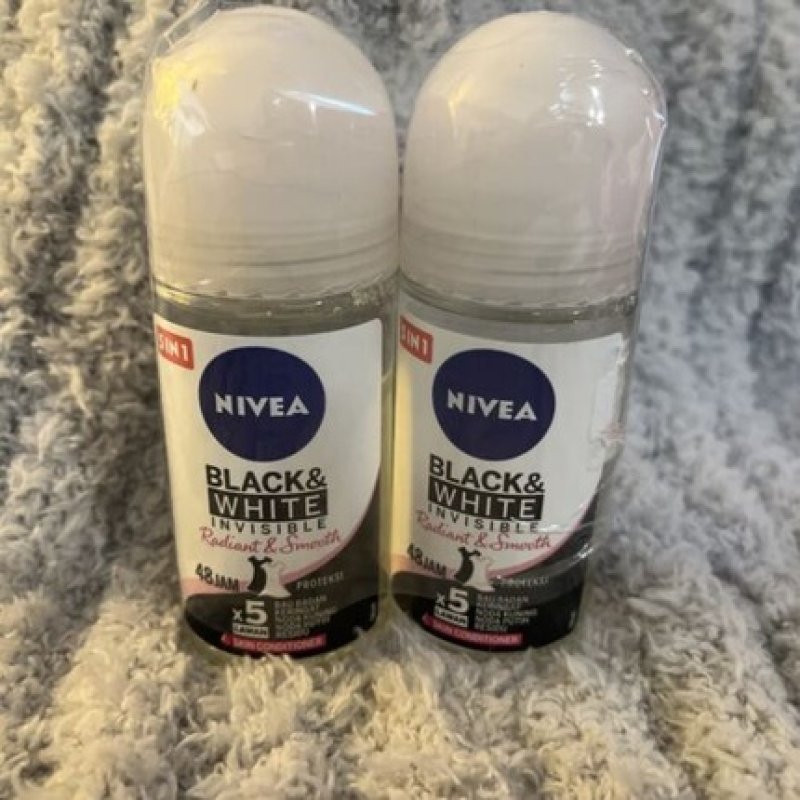 Nivea Black & White Invisible Radiant Smooth Roll-On 48h