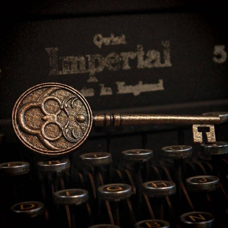 RESIDENT EVIL VIII - Replique de la Clé Insignia - Edition Limitée