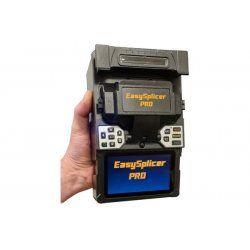 Fusion splicer with cleaver